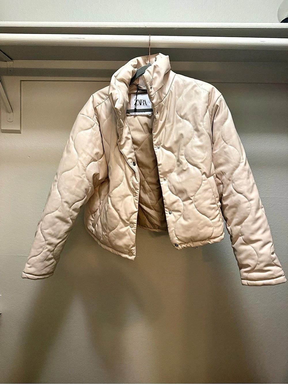 Zara Quilted Puffer Jacket in Cream Size Small Like New